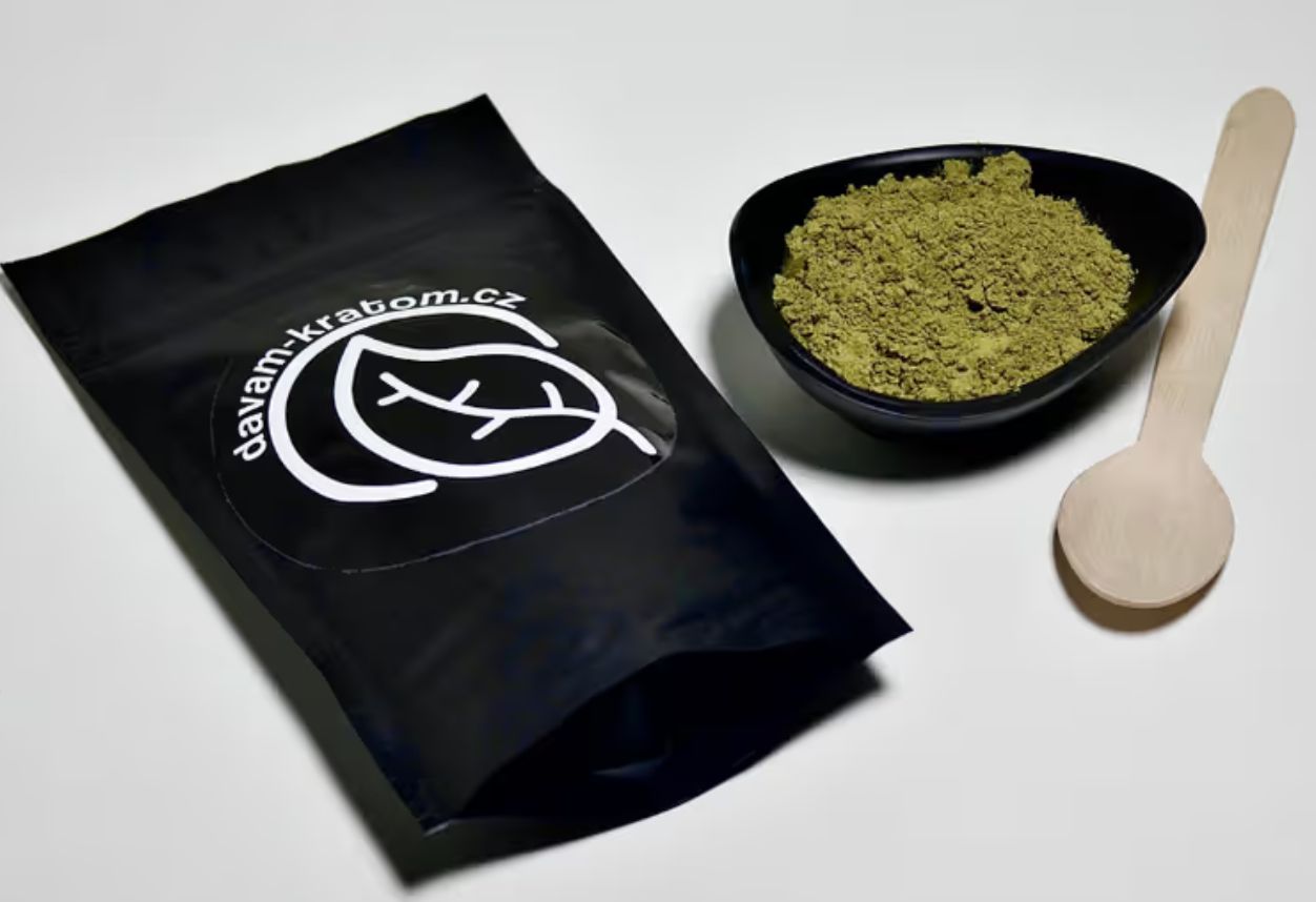 Kvůli jakým látkám se stala z kratomu superstar?